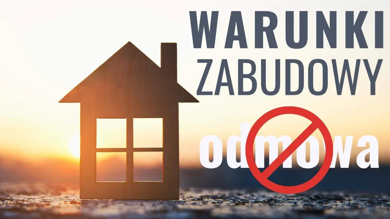 Drewniany domek na tle zachodu słońca. Napis "WARUNKI ZABUDOWY" i przekreślone słowo "odmowa". Kto wydaje warunki zabudowy?